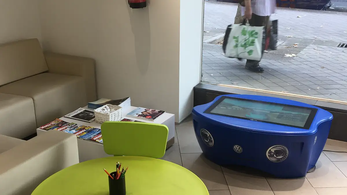 Mesa interactiva infantil para salas de espero o kids corners 